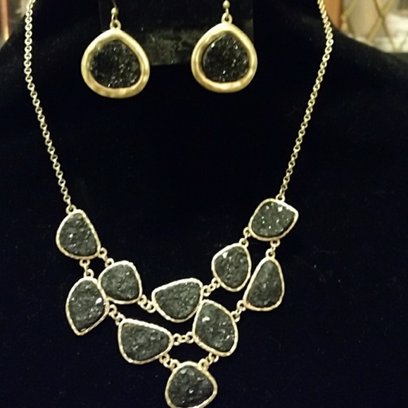 black charcoal stone necklace in gold setting - Picture 2 of 2